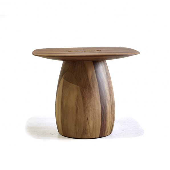 Mesa lateral Porú, design de Lucas Takaoka